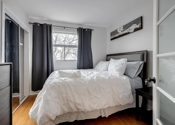 Eglinton West Guest Suite