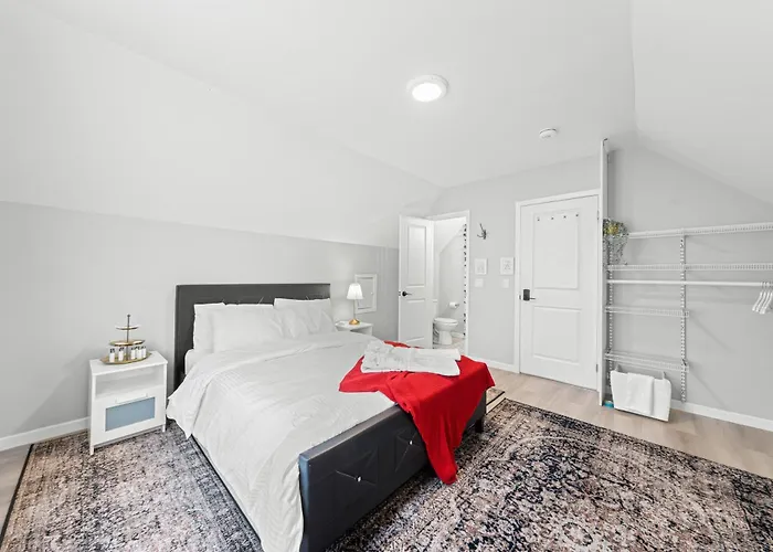Close To Mall With Private Toilet, Free Wi-Fi And Parking