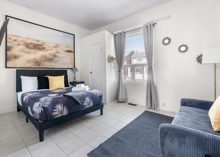 Bedroom In The Corso Italia Neighbourhood