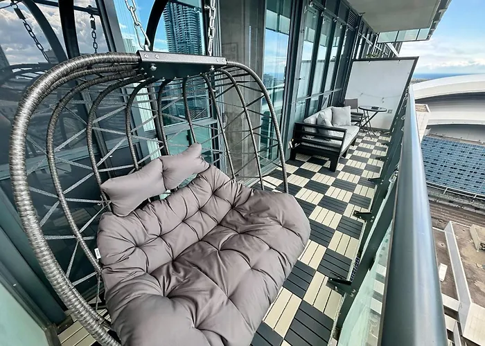 Stylish Suite At 300 Front Street W