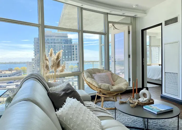Elegant Cityview Condo In Toronto