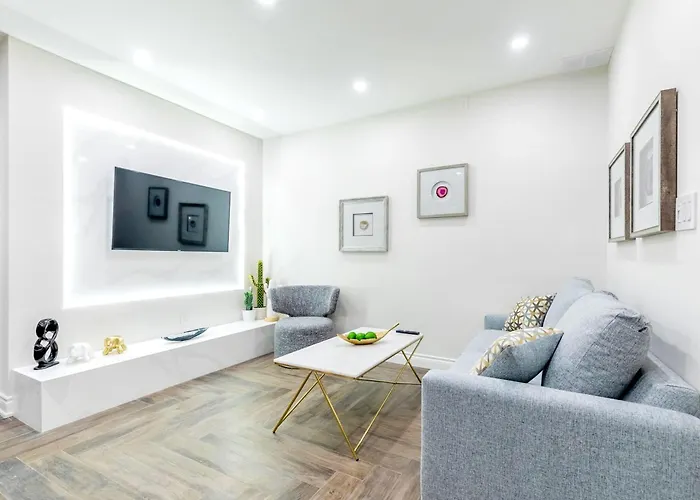 Modern Pet-Friendly Chinatown Apartment