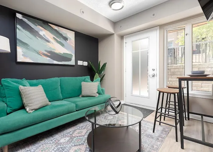 1Bd Townhome Walk To Lake!