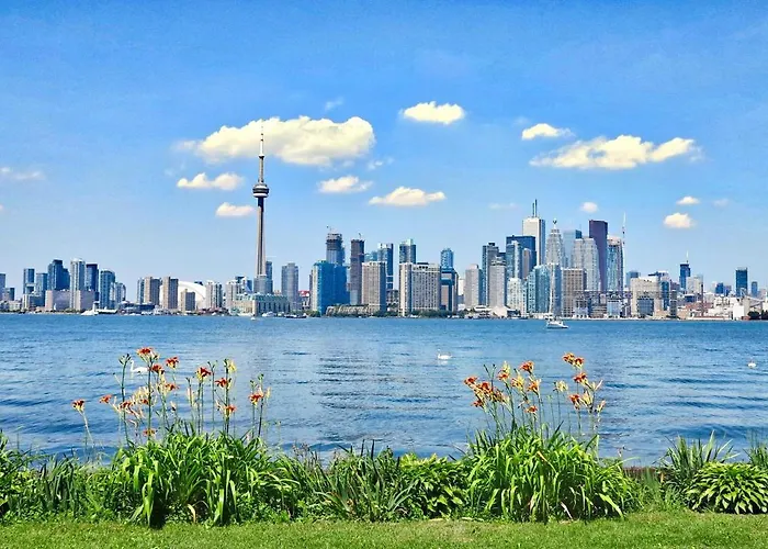 Cn Tower Luxe Suites - Prime Downtown Location