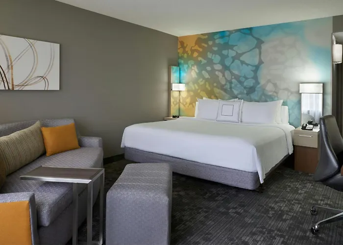Courtyard By Marriott Toronto Airport
