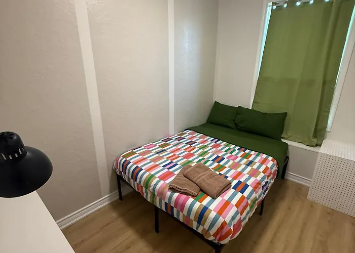 Maple Leaf Stay-Walk To Uoft,Dt,Street Cars,Bars,Rom-Free Wifi