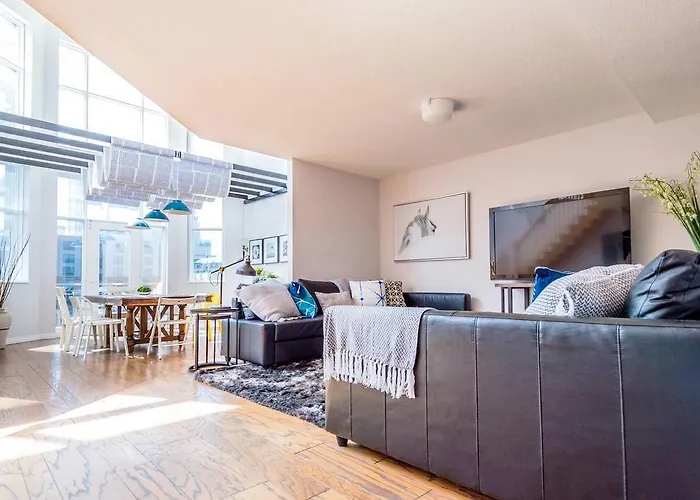 Luxurious Penthouse Duplex - Downtown Central