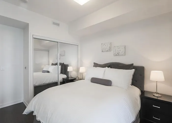 Noel Suites - York And Simcoe St.