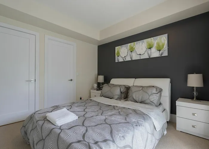 Applewood Suites - Executive 3 Bdrm
