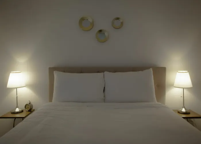 Queen Street 2 Bed Apartment