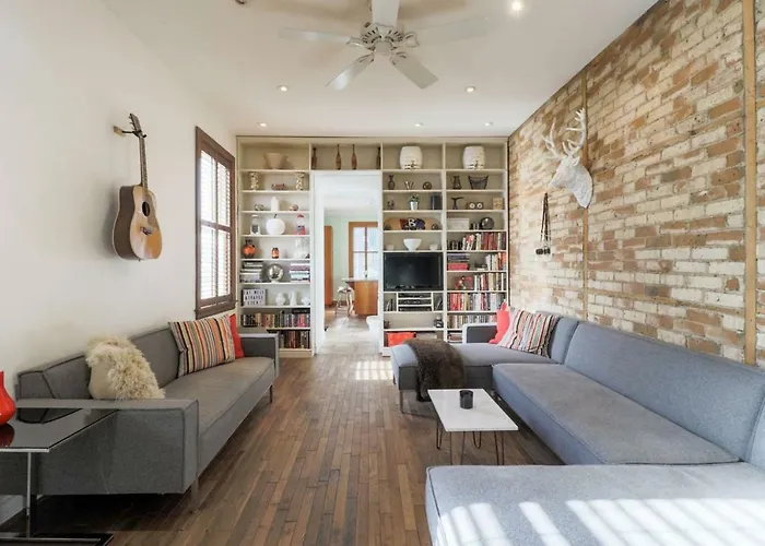 Chic Toronto Townhouse With Private Patio