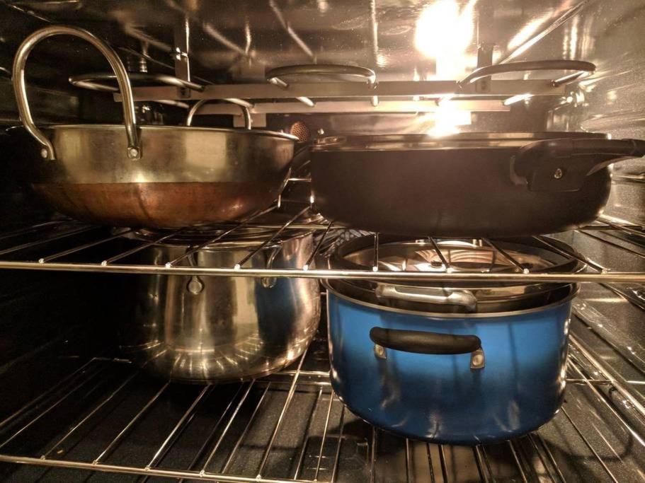 Guest house Private 5 Min Finch West Subway - York *
