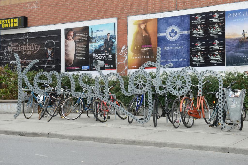 Kensington College Backpackers * Toronto