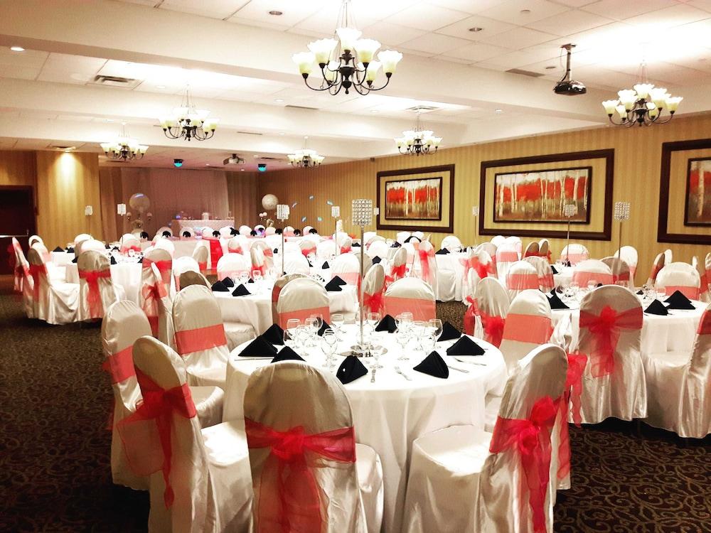 Comfort & Conference Centre Airport 3* Toronto