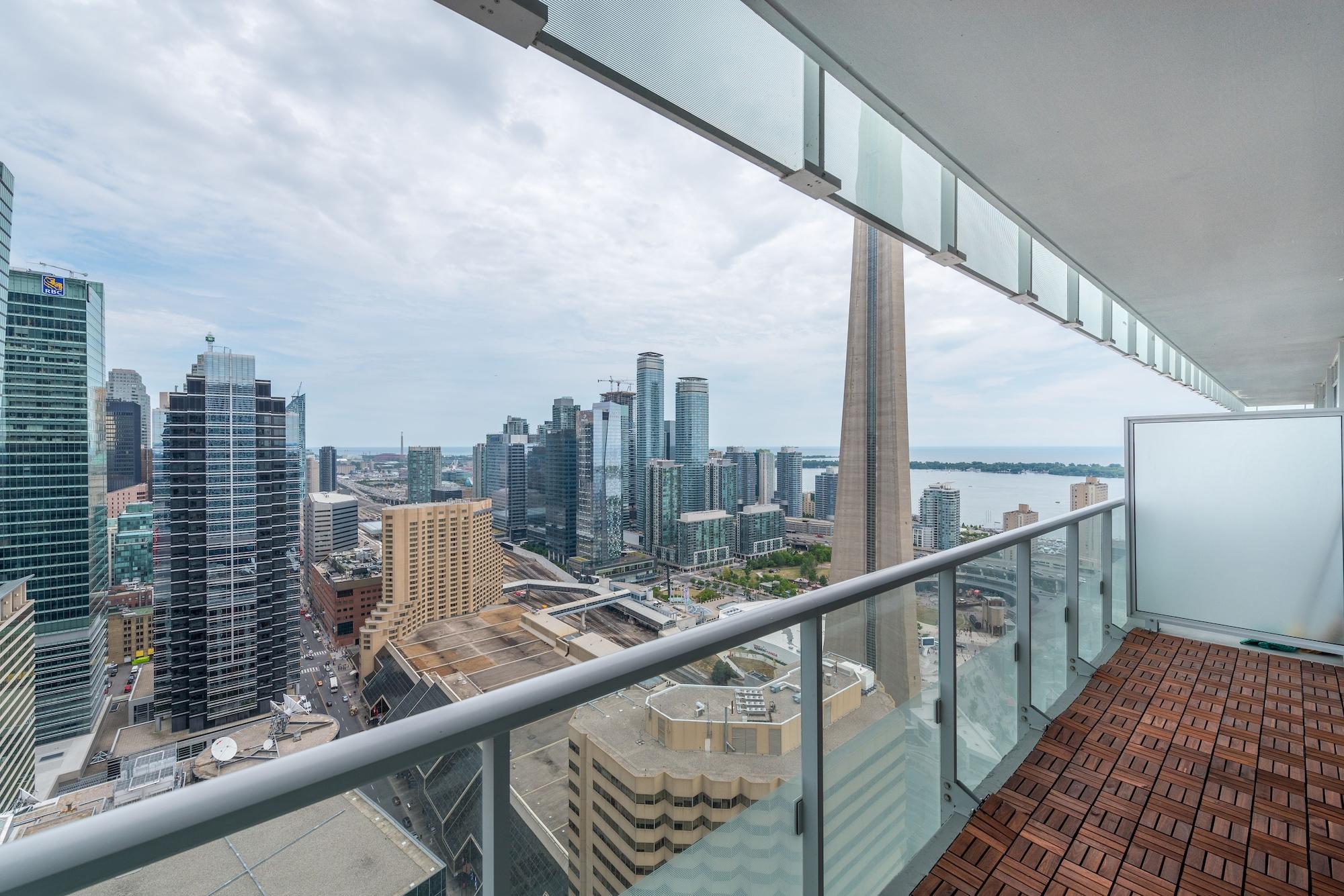 Grand Royal - Cn Tower * Toronto
