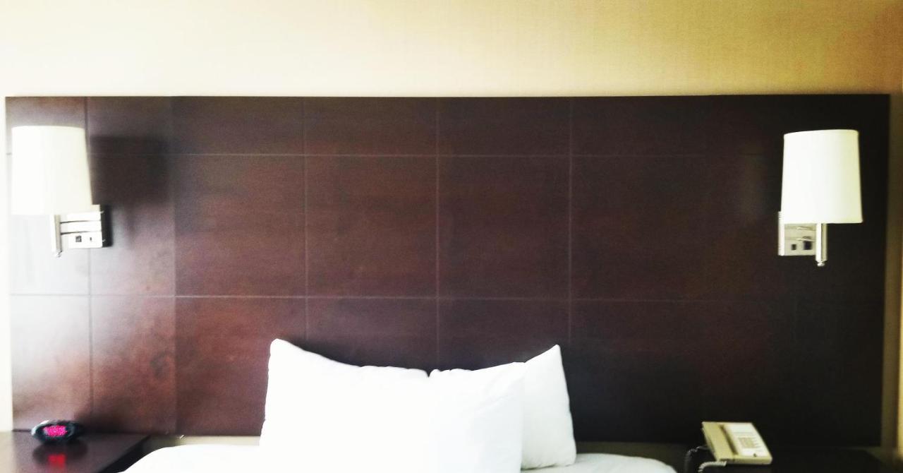 Comfort & Conference Centre Airport Toronto