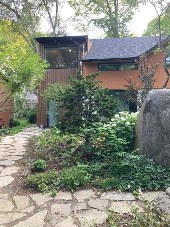 Queen Loft In Nature Homestay Toronto