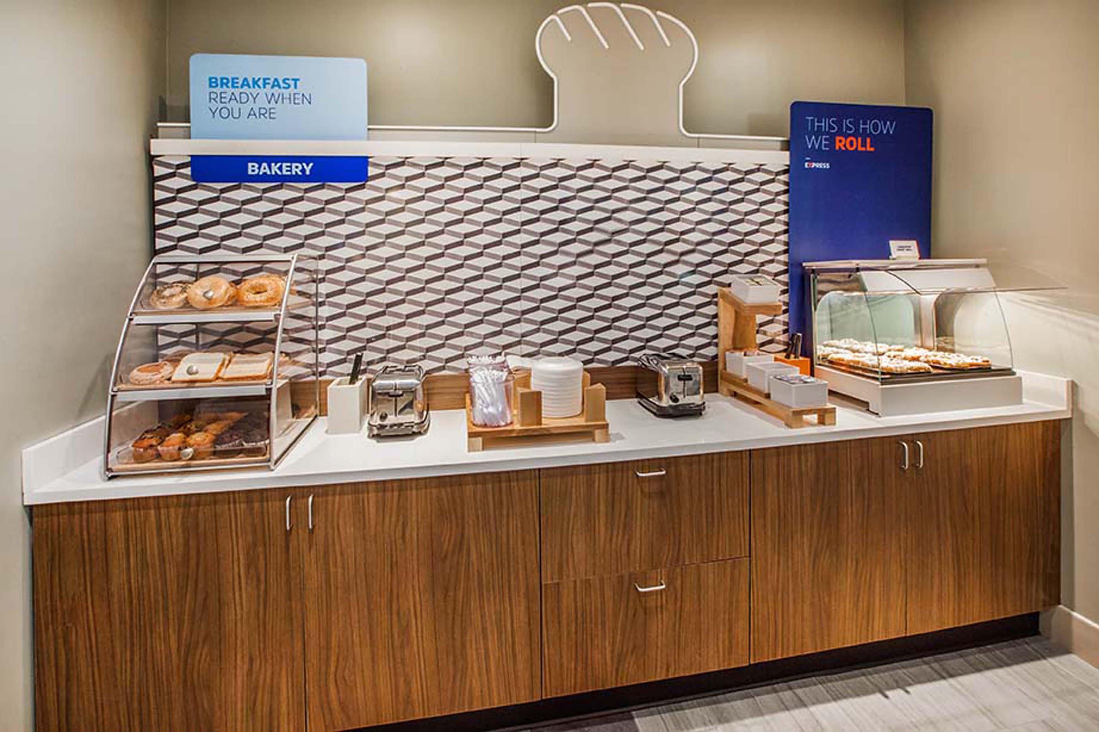 Express East, An Ihg Hotel Toronto