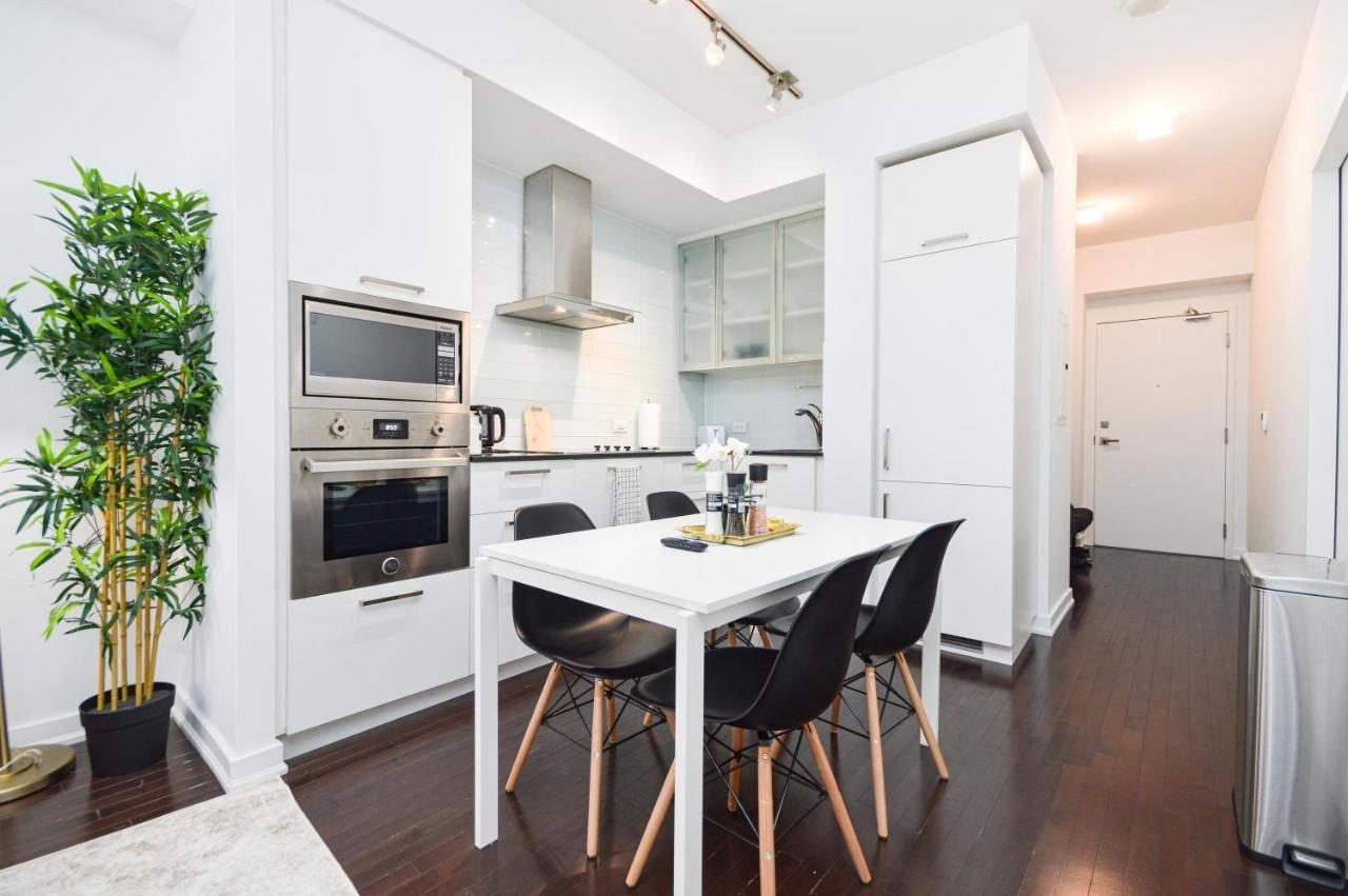 Apartment Minutes Walk To Scotiabank Arena,tiff, Mtcc,cn Tower Downtown Toronto