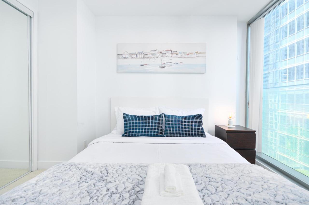 Minutes Walk To Scotiabank Arena,tiff, Mtcc,cn Tower Downtown Apartment *