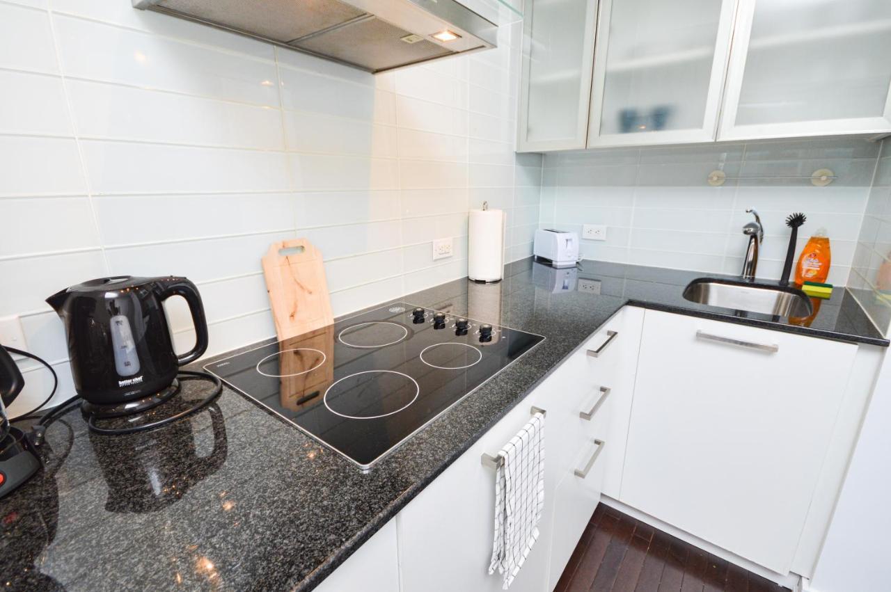 Minutes Walk To Scotiabank Arena,tiff, Mtcc,cn Tower Downtown Apartment