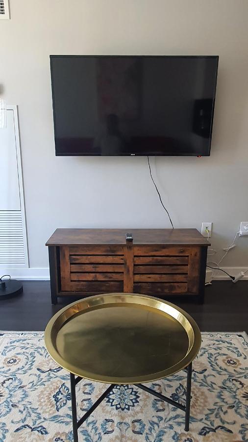 Downtown 2bed Free Parking Apartment Toronto