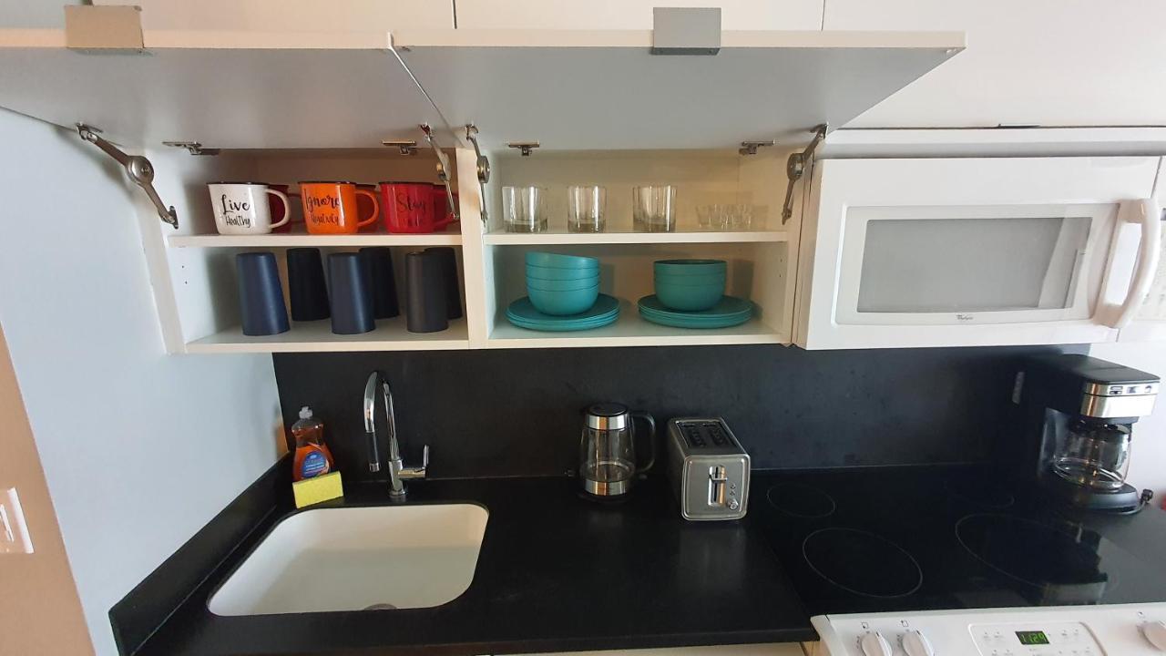 Apartment Downtown 2bed Free Parking Toronto