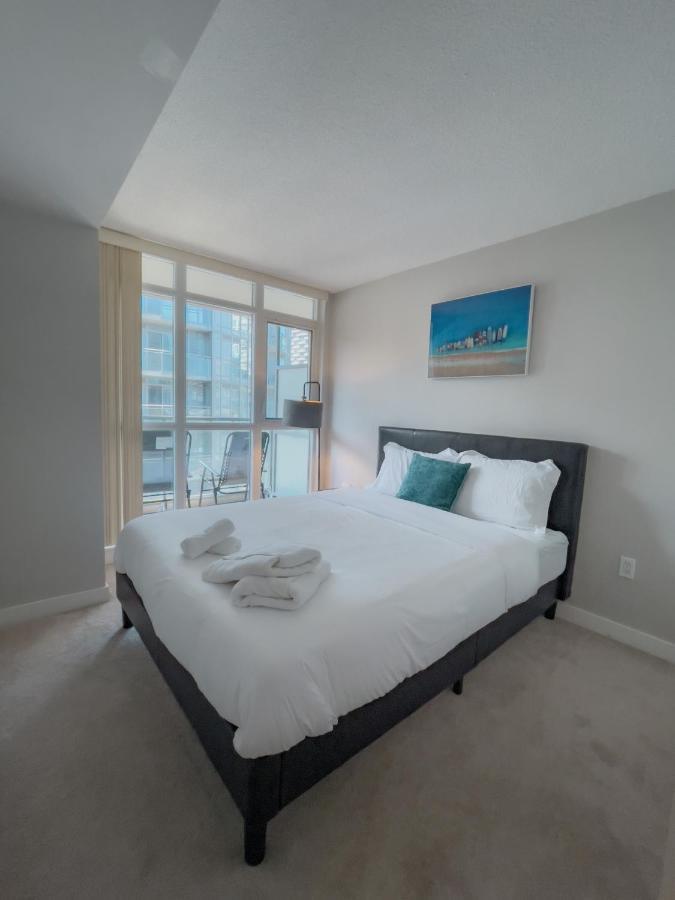 Downtown 2bed Free Parking Toronto