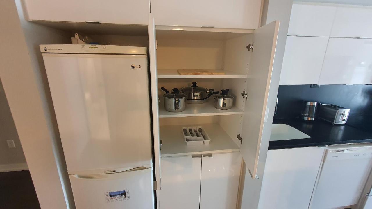 Downtown 2bed Free Parking Toronto