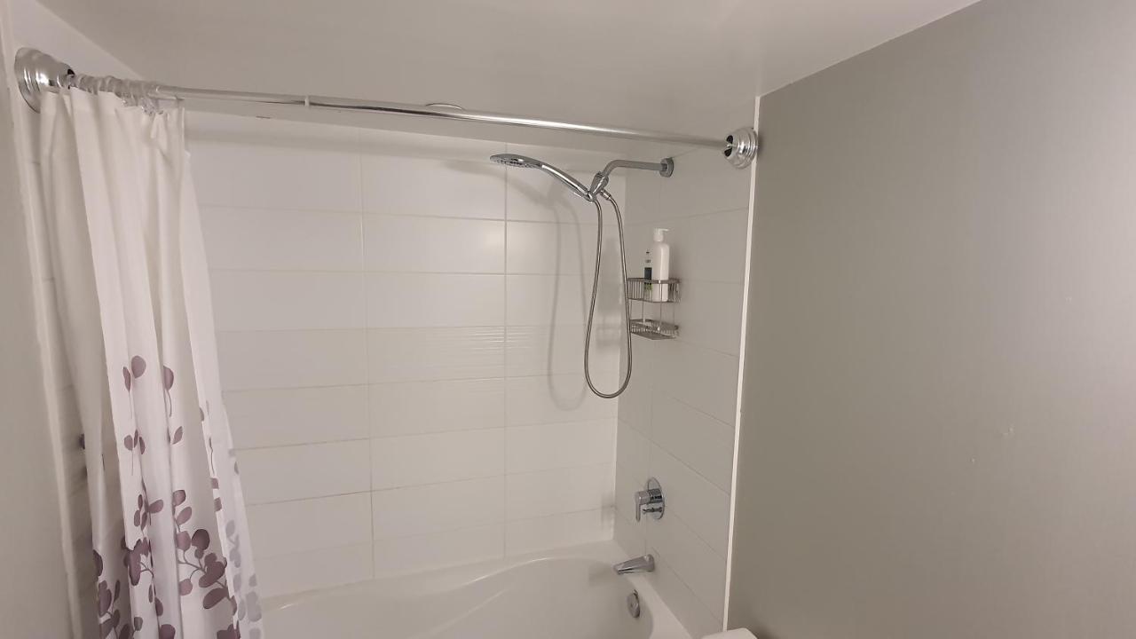 Downtown 2bed Free Parking Toronto