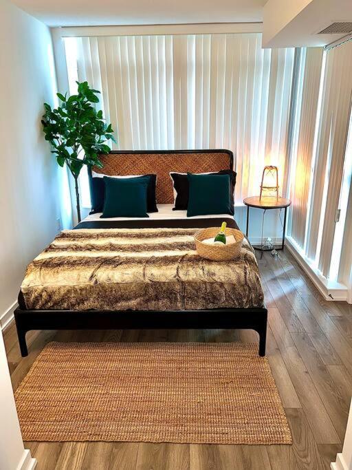 Luxurious In The Center Of Downtown Apartment *