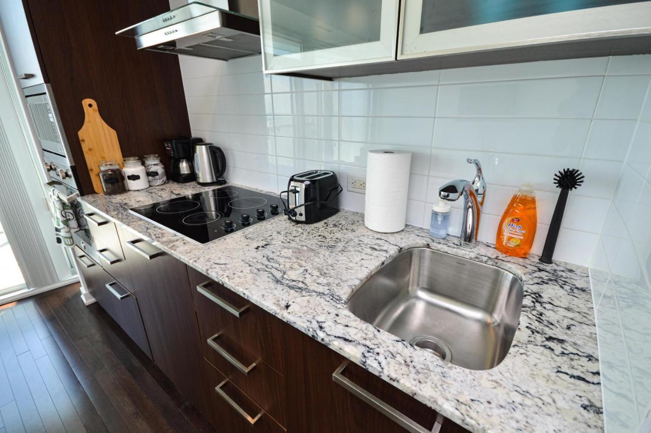 Apartment Minutes Walk To Scotiabank Arena,tiff, Mtcc,cn Tower Downtown