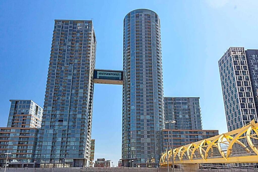 Luxurious In The Center Of Downtown Apartment