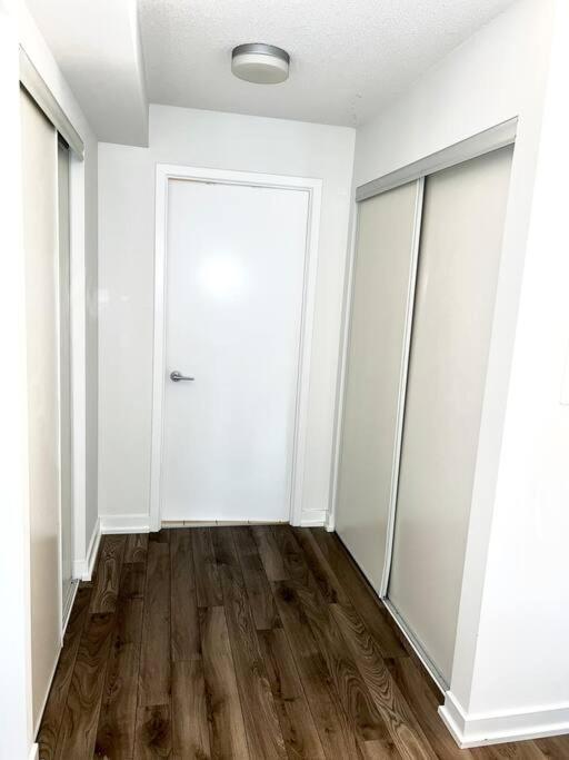 Luxurious In The Center Of Downtown Apartment *