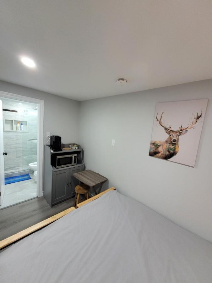 Guest house Basement - Master Bedrooms In Bayview Village Toronto