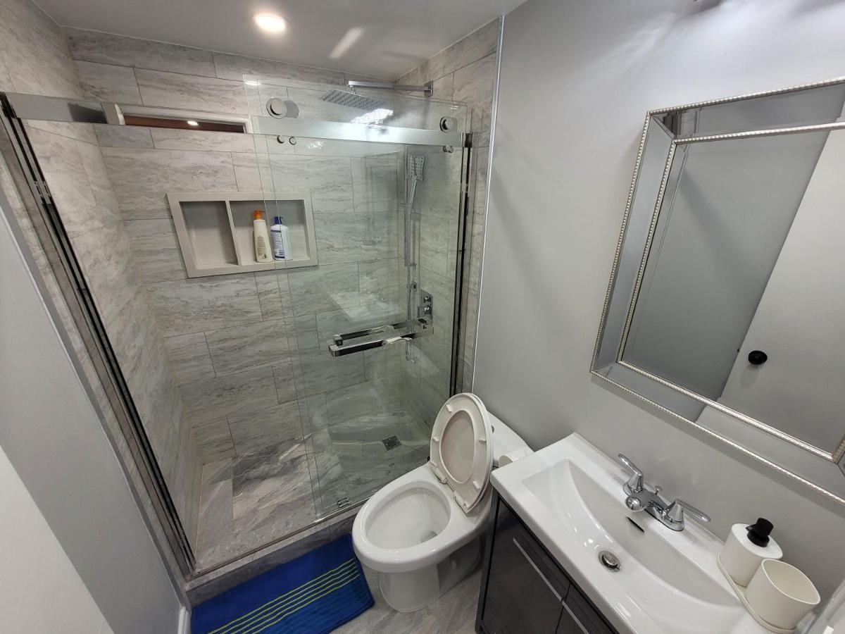 Basement - Master Bedrooms In Bayview Village Guest house *