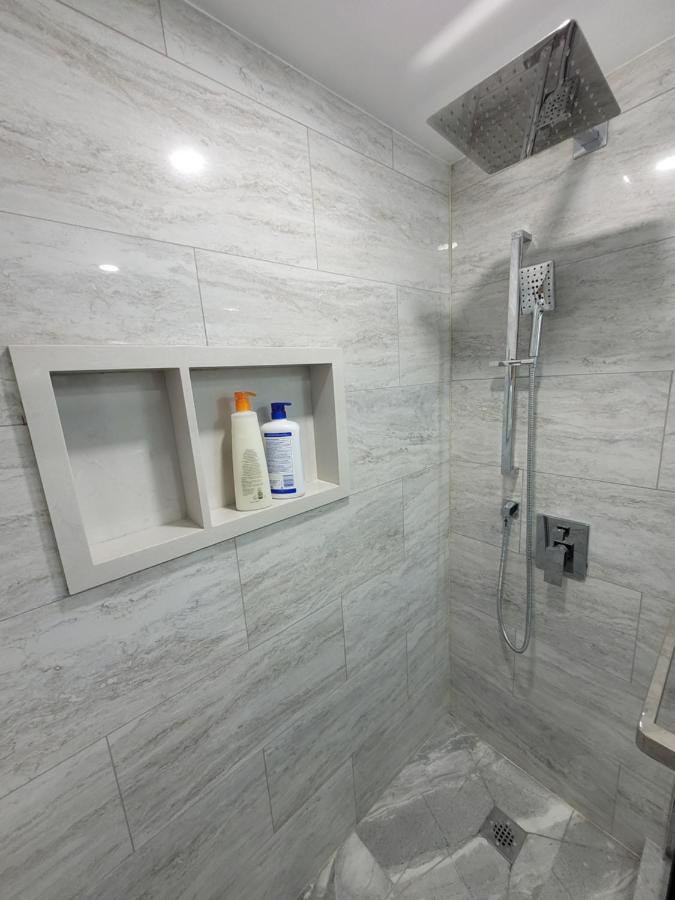 Guest house Basement - Master Bedrooms In Bayview Village *
