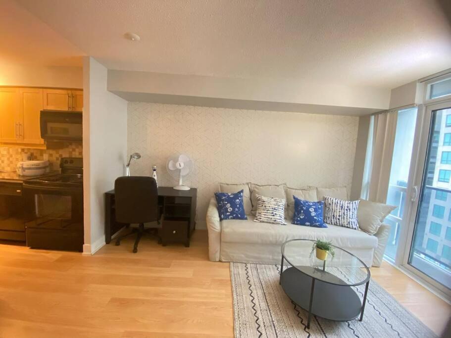 1+den With Balcony, Free Parking Apartment