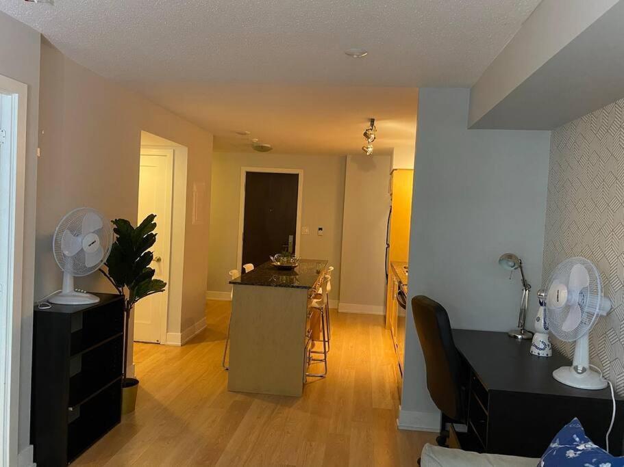 1+den With Balcony, Free Parking Apartment Toronto