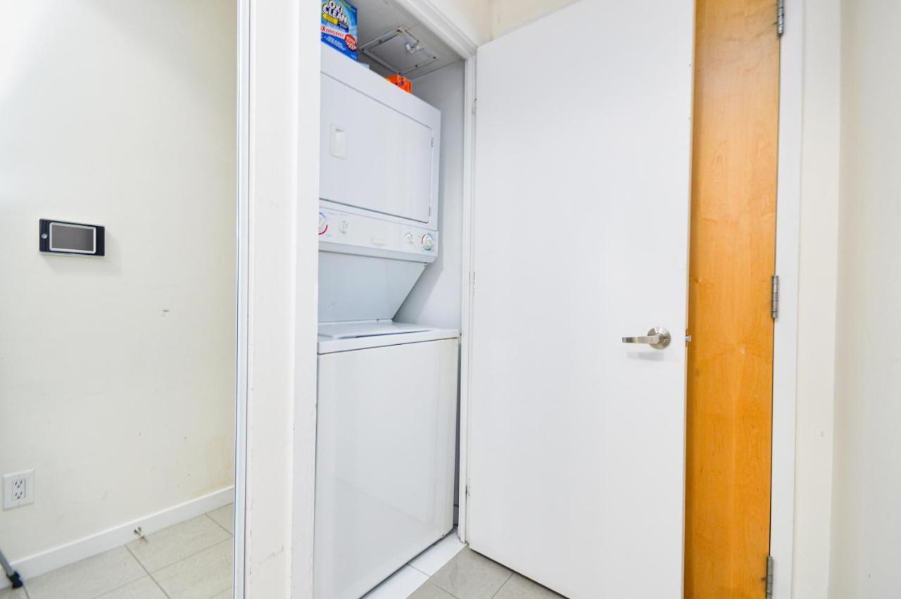 Minutes Walk To Scotiabank Arena,tiff, Mtcc,cn Tower Downtown *