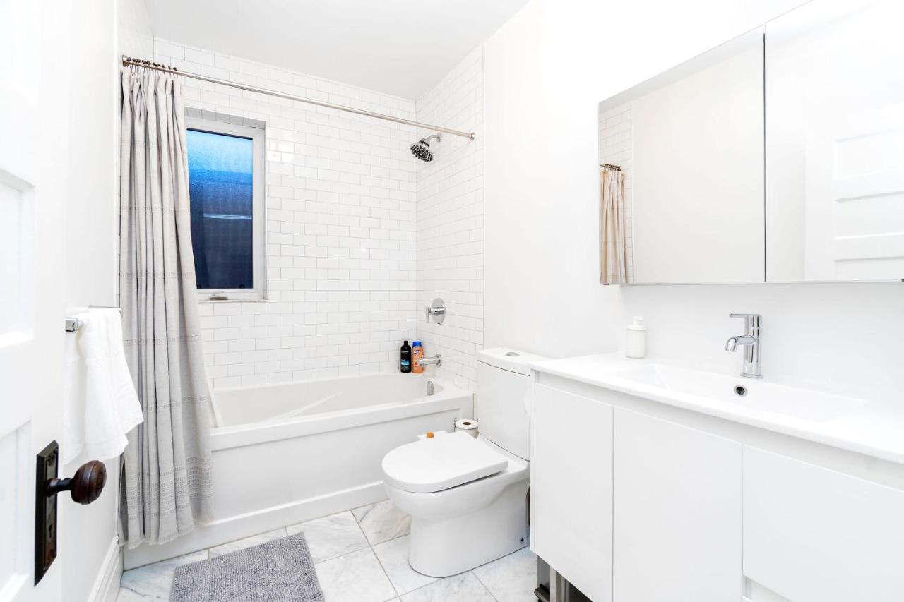 Charming 3br Near Downtown Holiday home Toronto
