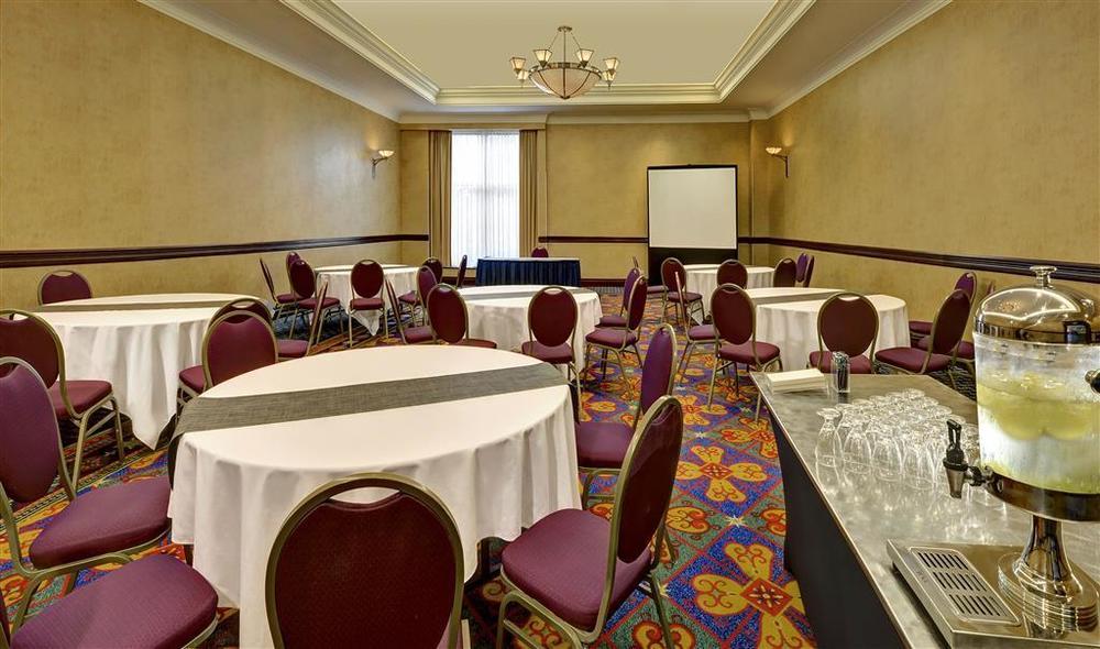 Sheraton Airport & Conference Centre Hotel 4*