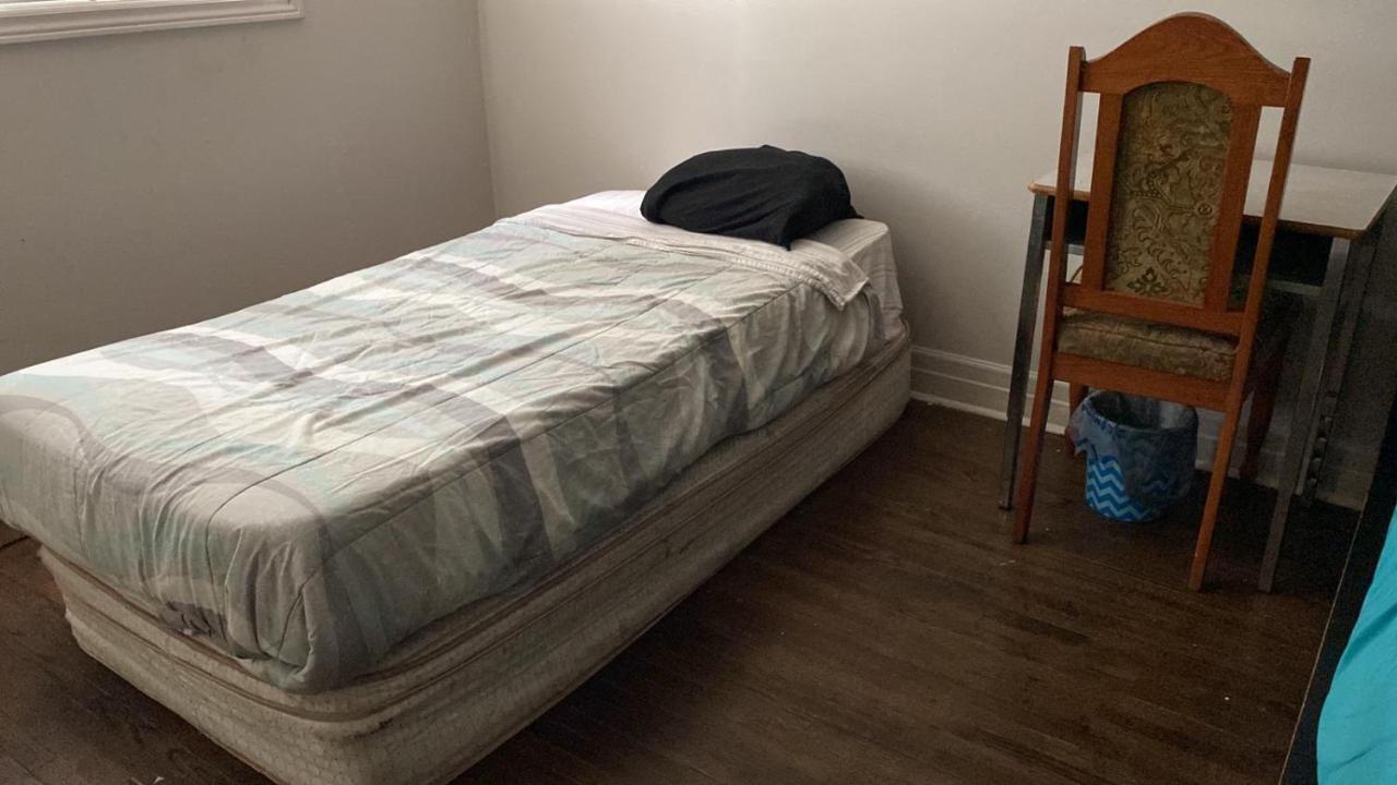Private 5 Min Finch West Subway - York *