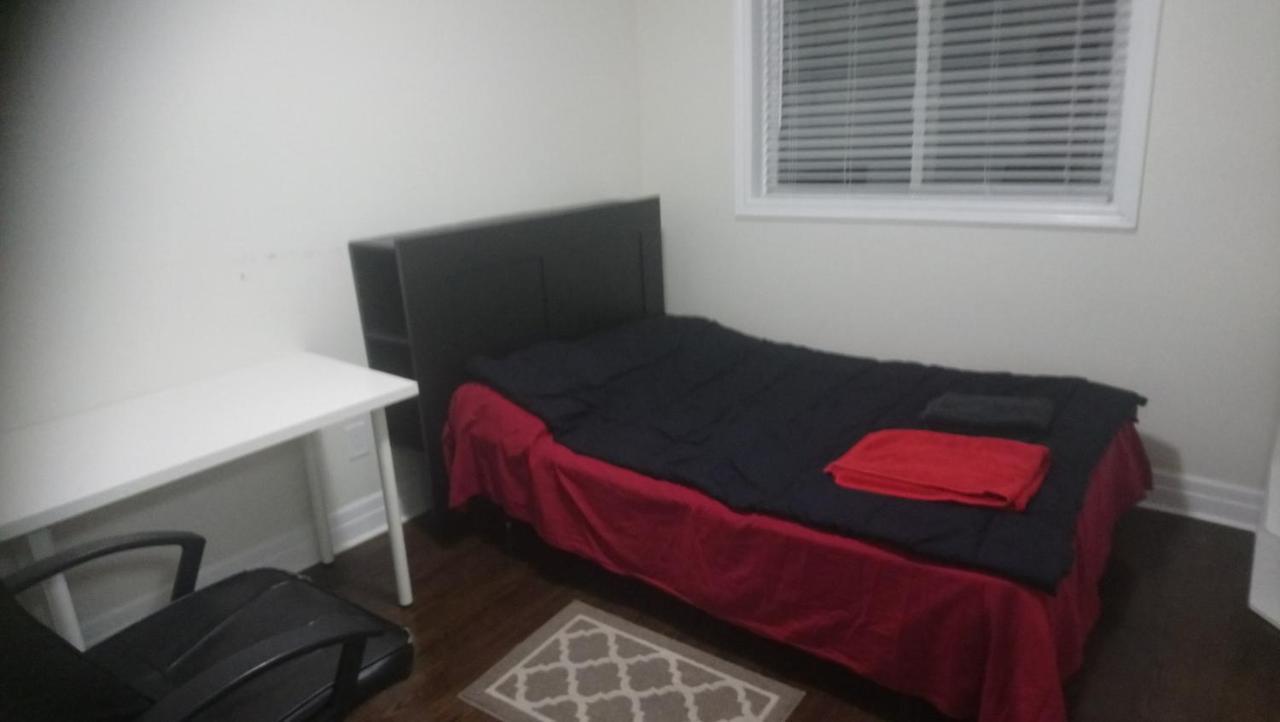Private 5 Min Finch West Subway - York *