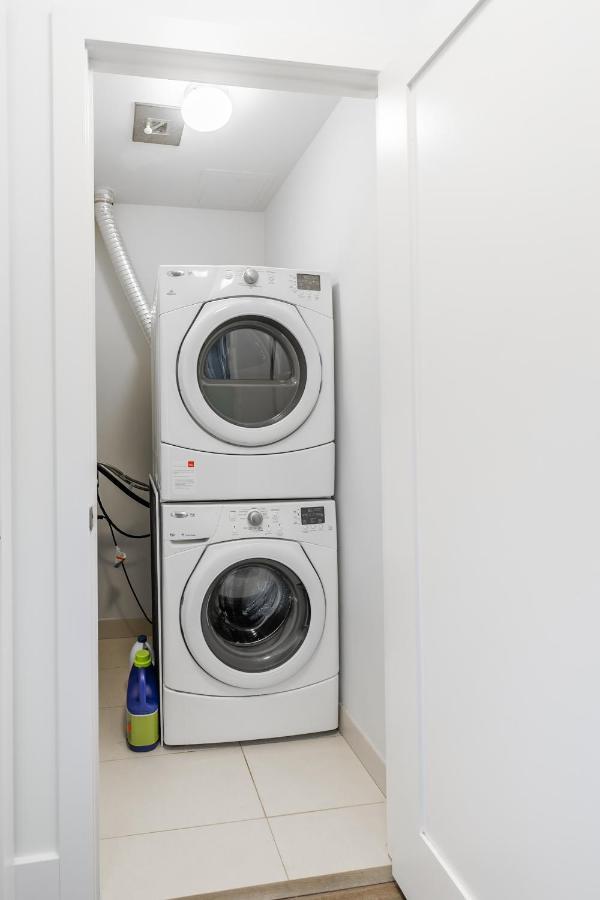 Stylish 1br + Office - Cn Tower View Apartment