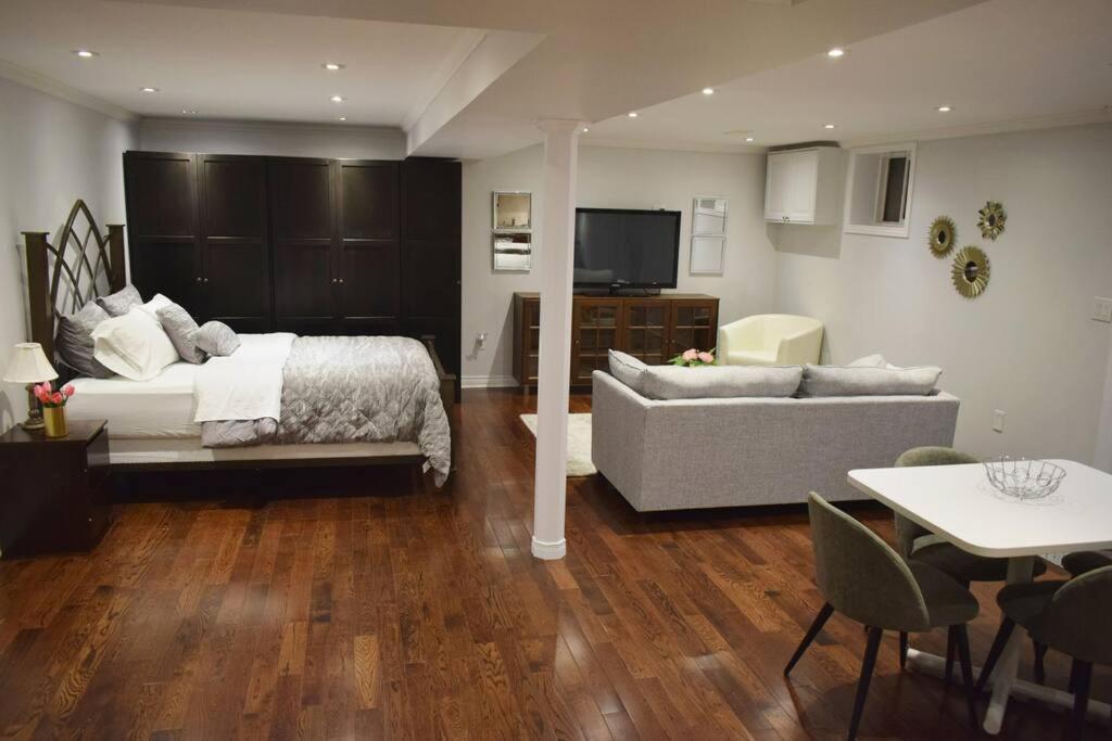 Apartment Away From - Basement Studio
