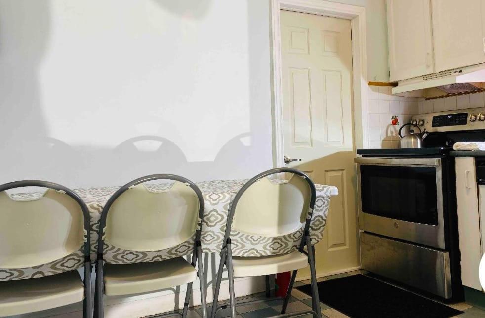 Lovely Iii 3 Bedrooms Space Share East York A * Toronto