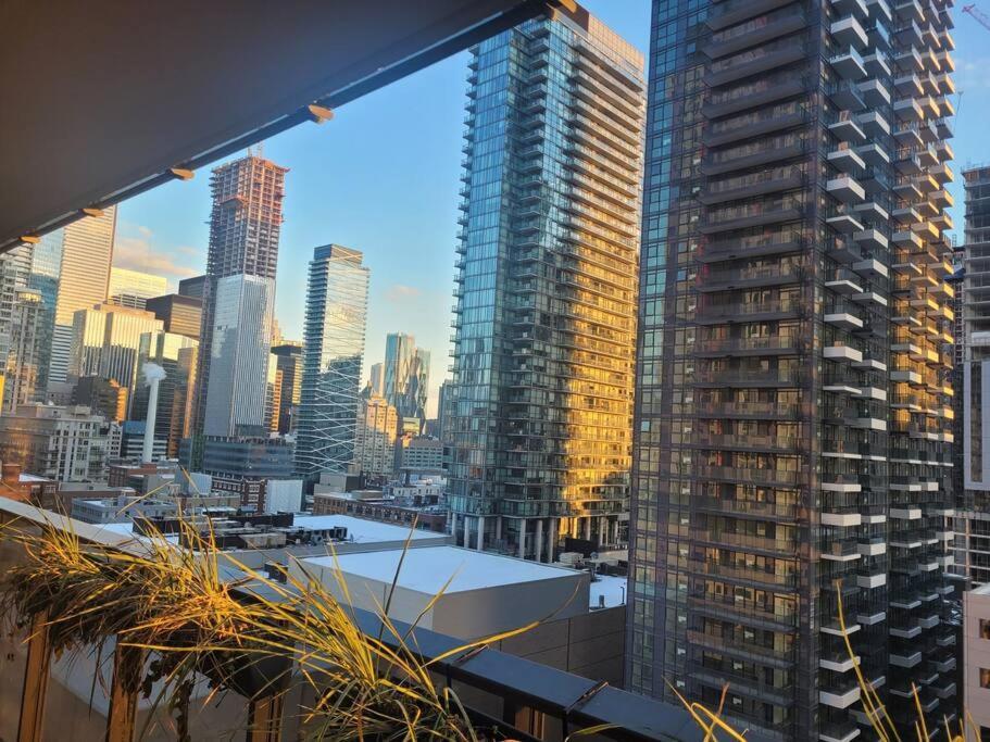 Apartment Beautiful One Bdrm Entertainment District *