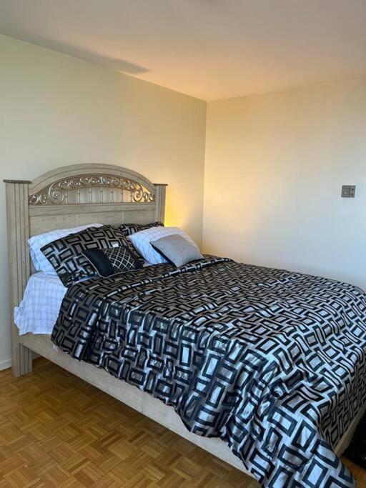 Cozy And Lovely 2 Bed * Toronto
