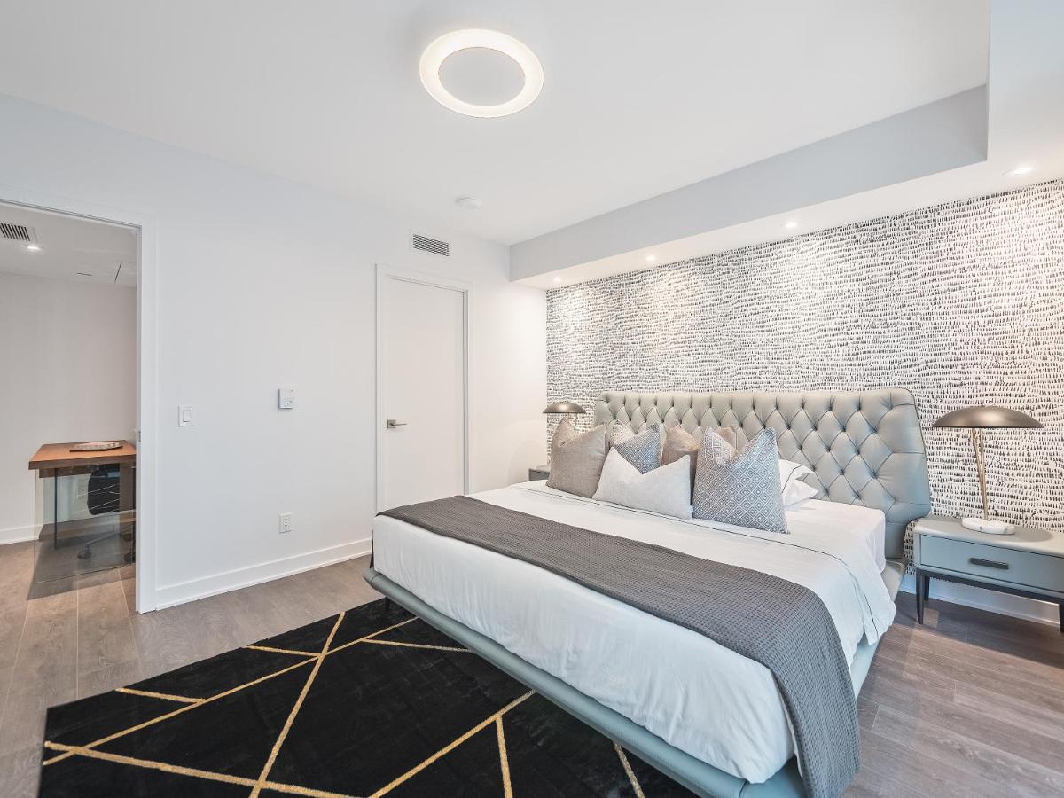 Yorkville Plaza Suites Hotel 5*